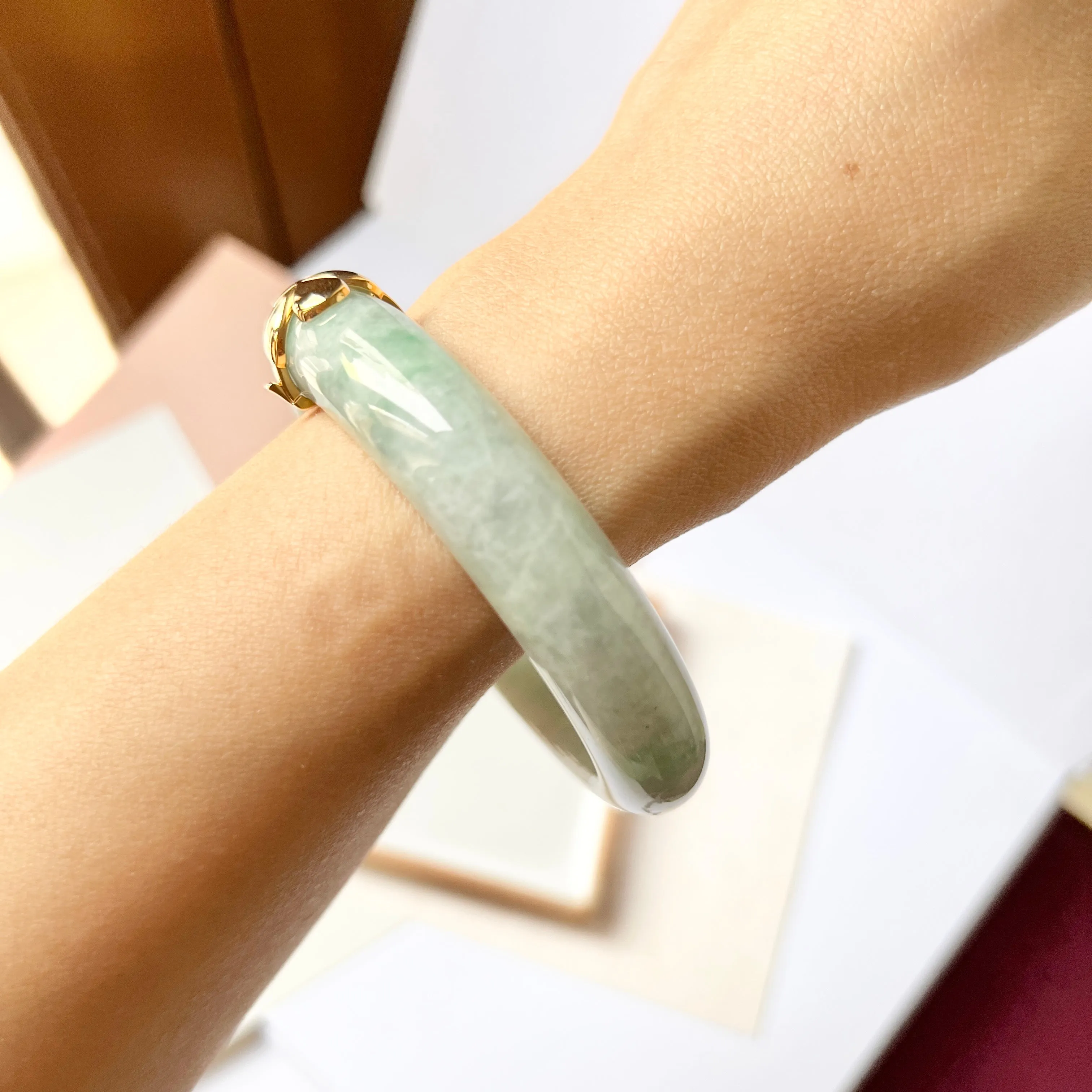 55.1mm A-Grade Natural Light Green Jadeite Modern Round Bangle with V.Petals Embellishment No.151974