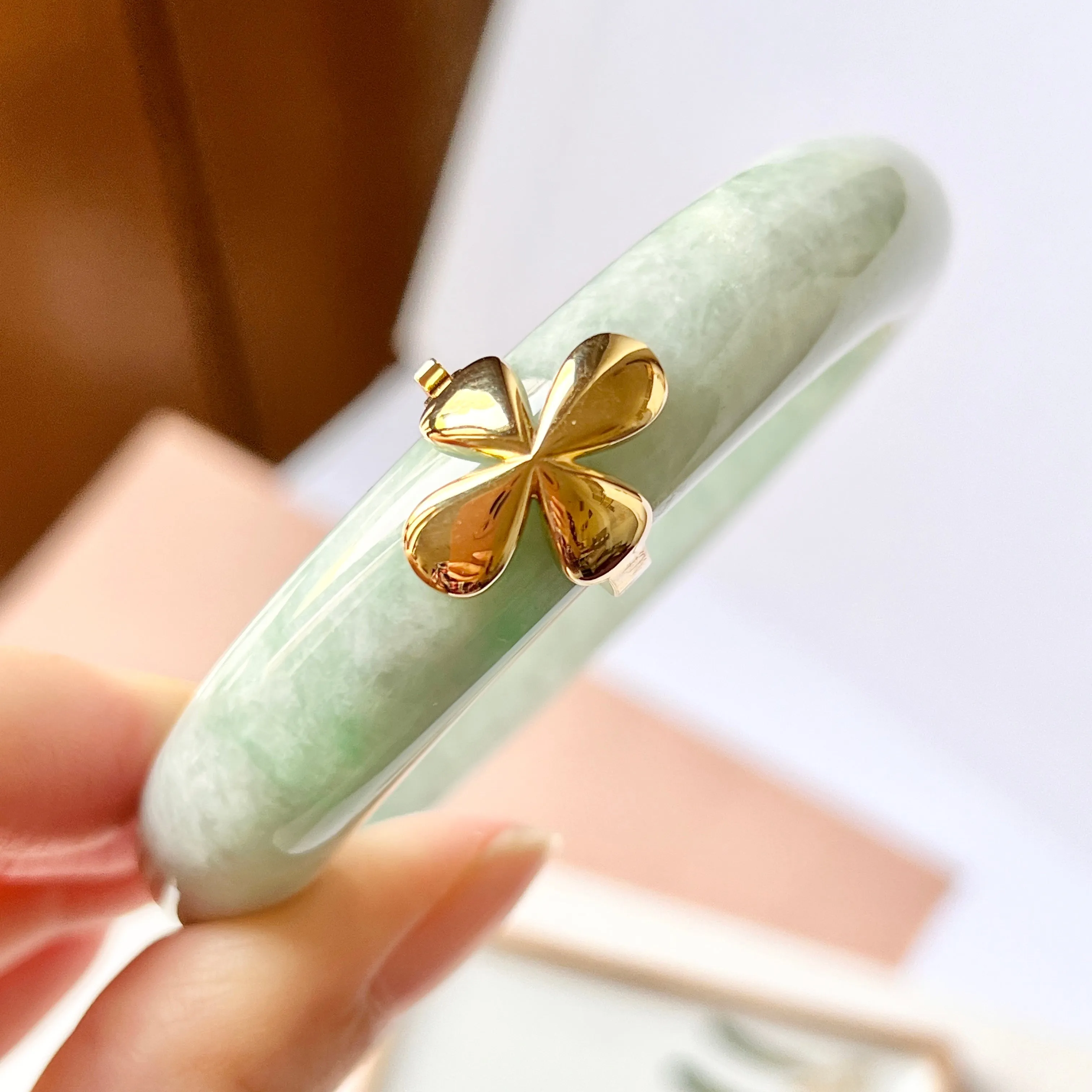 55.1mm A-Grade Natural Light Green Jadeite Modern Round Bangle with V.Petals Embellishment No.151974