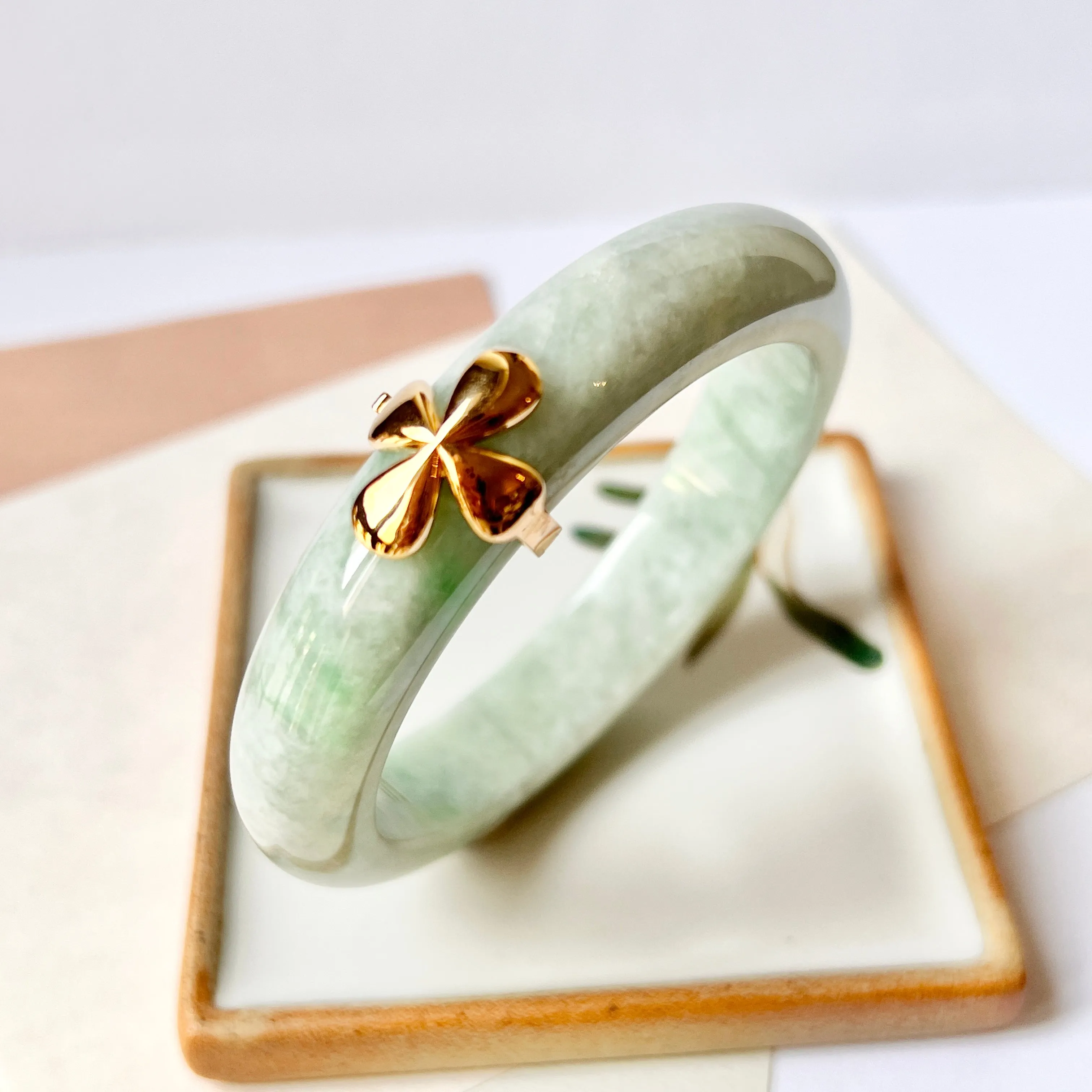 55.1mm A-Grade Natural Light Green Jadeite Modern Round Bangle with V.Petals Embellishment No.151974