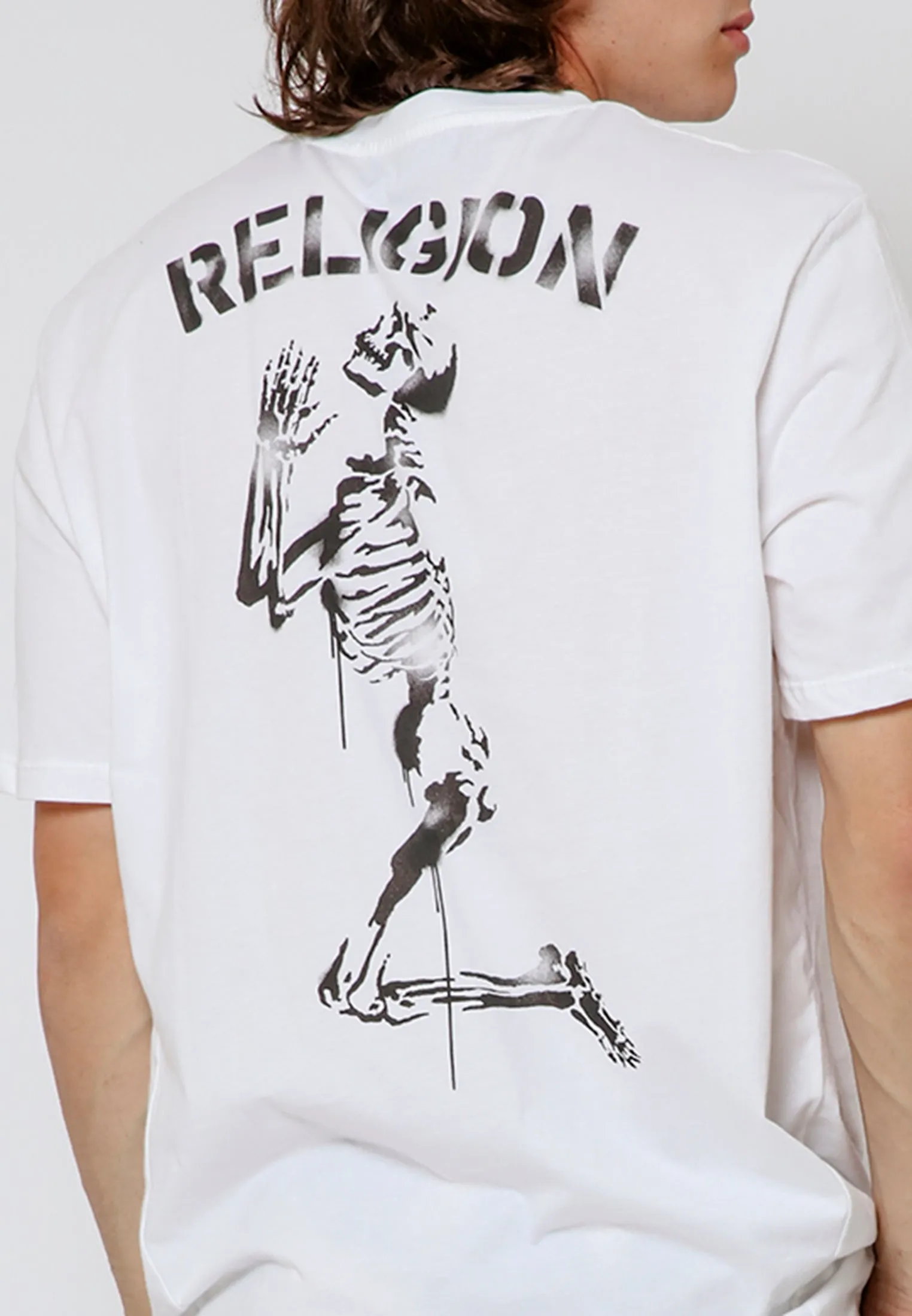 PRAYING SKELETON STENCIL T-SHIRT WHITE